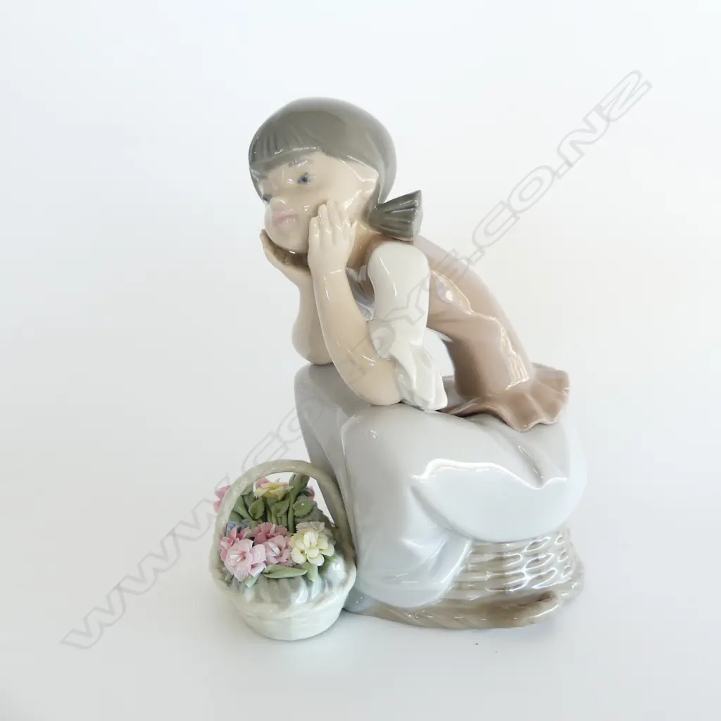 LLADRO #5173 'LEANING IN FRONT OF BASKET' H.170mm + box Image 1++