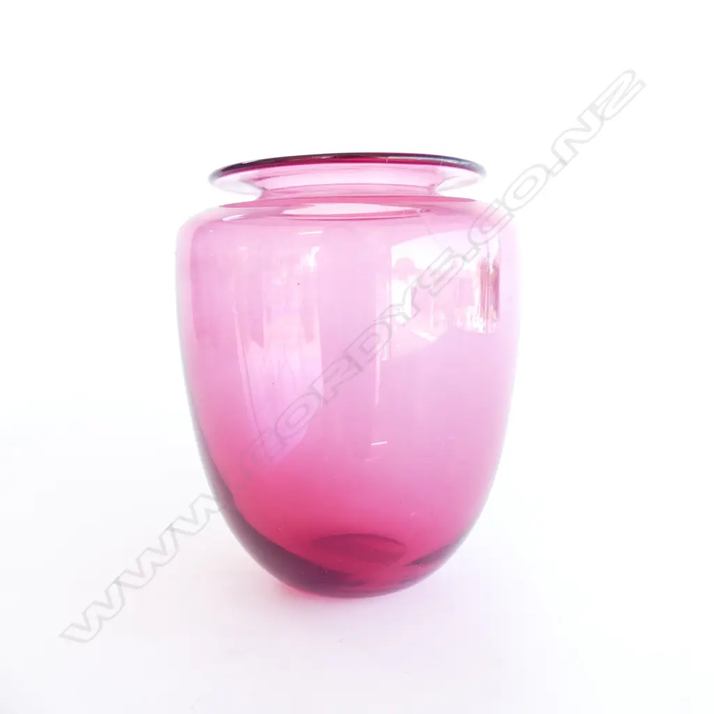 CARDER STEUBEN RUBY PINK ROLL TOP ART GLASS VASE, H.200mm Image 1++