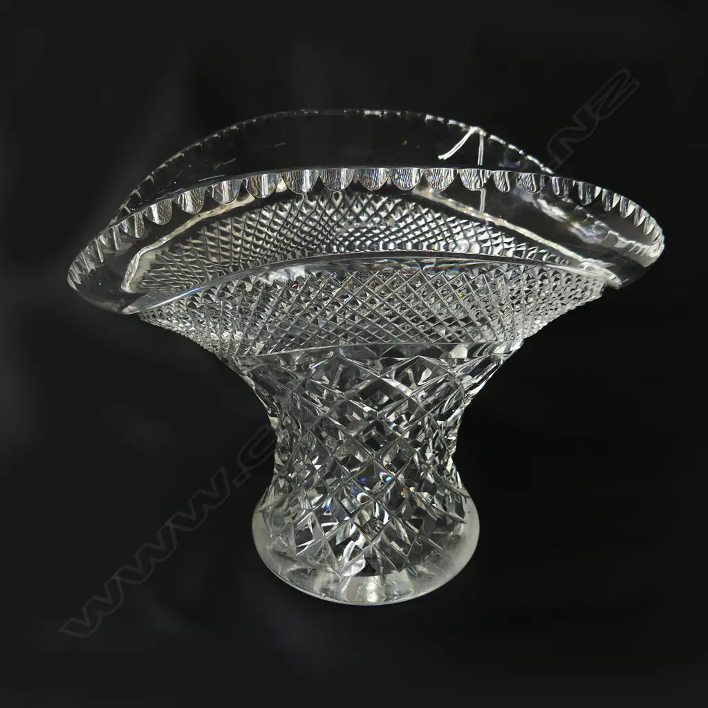 CUT CRYSTAL CENTERPIECE VASE H230XW290MM Image 1++
