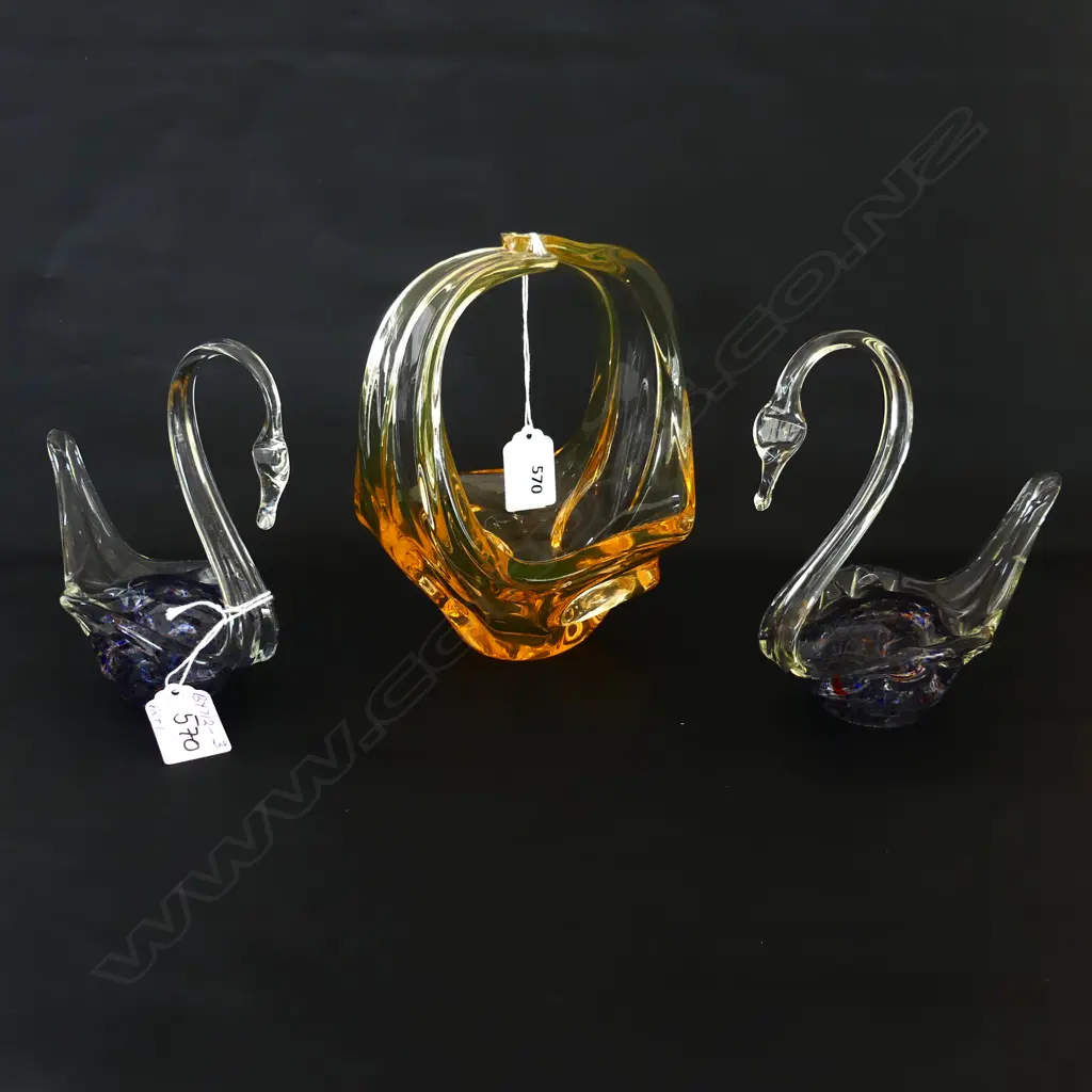 MURANO URANIUM ART GLASS BASKET + 2 GLASS SWANS w SPECKLED BODIES Image 1++