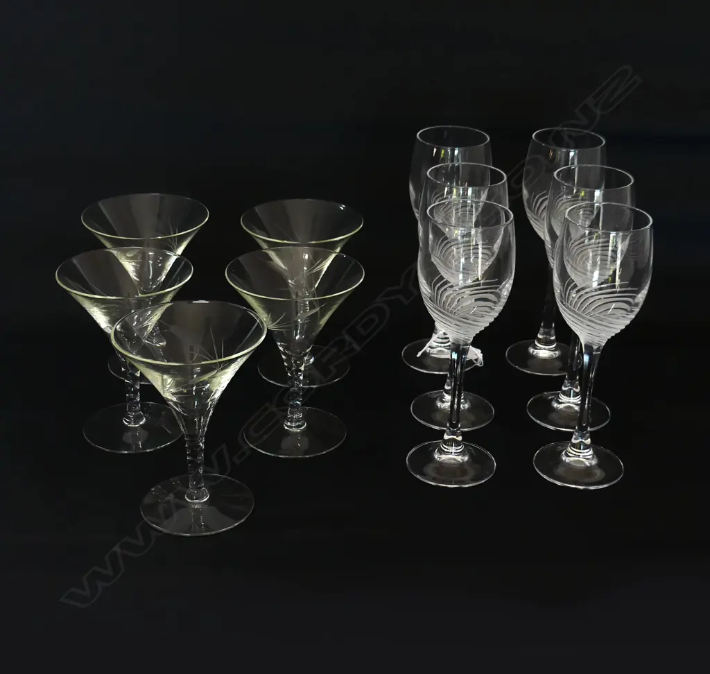 5 TWIST STEM MARTINI GLASSES & 6 PORT GLASSES Image 1++