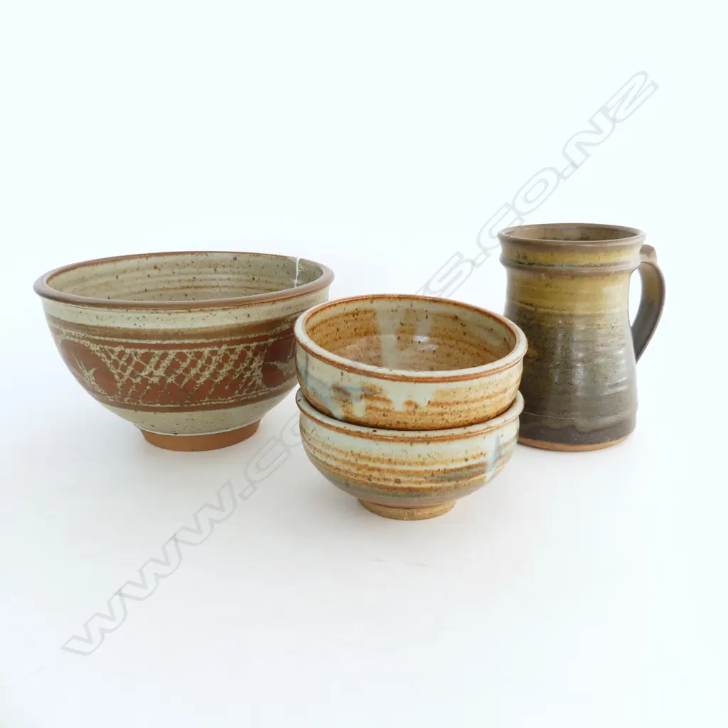 3 PETER STICHBURY BOWLS, 1 LRG, DIA.200mm, 2 SML & LRG TANKARD, ALL w MAKER'S MARK Image 1++