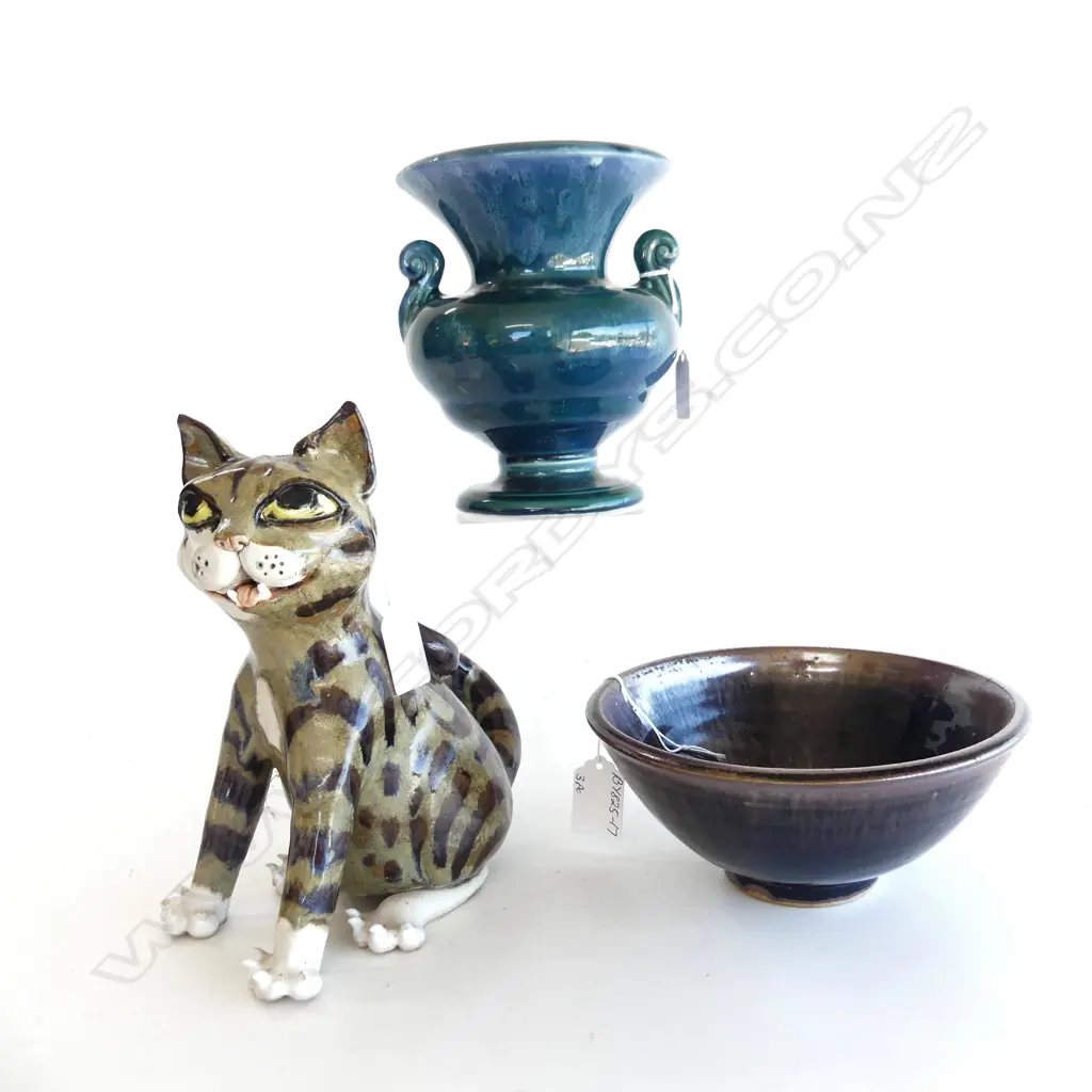 3 PC, PETER ALGER BOWL, TITIAN STUDIO #SB204 URN SHAPED VASE & KAREN KENNEDY POTTERY CAT, H.210mm Image 1++