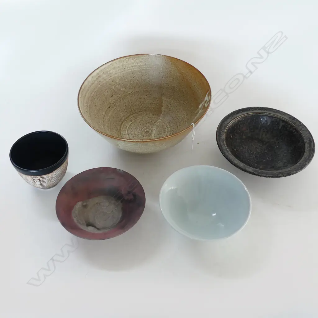5 NZ STUDIO POTTERY BOWLS, 1 CAMPBELL HEGAN, 1 PETER SHEARER? & LRG FRUIT BOWL, DIA.260mm & 2 others Image 1++