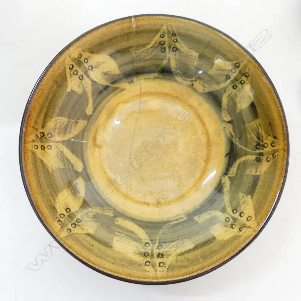 COLLECTION OF 8 NZ POTTERY PIECES INCLDS SALLY VINSON & OTHERS  Image 1++