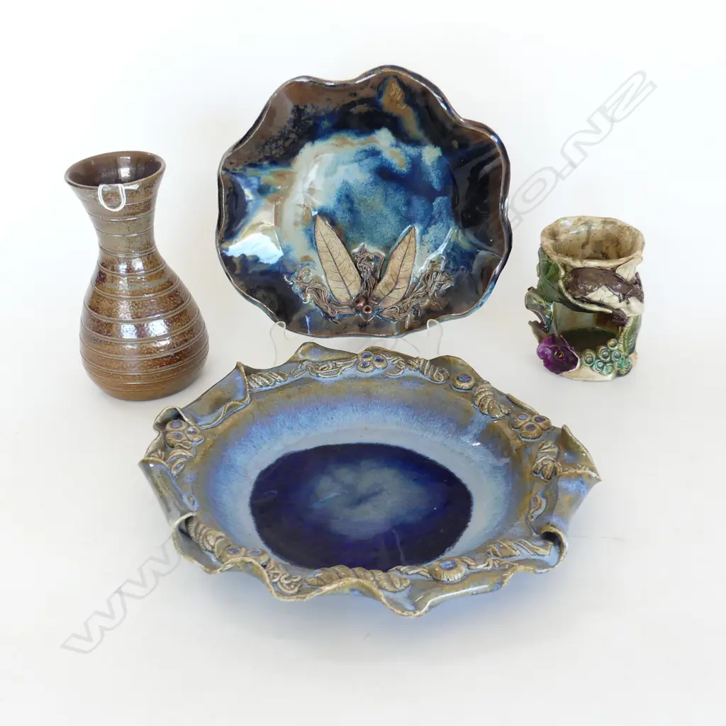 4 PCES AUSTRALIAN STUDIO POTTERY; BENDIGO, MARGARET COLLETT, LEE WILSON, OTHER Image 1++