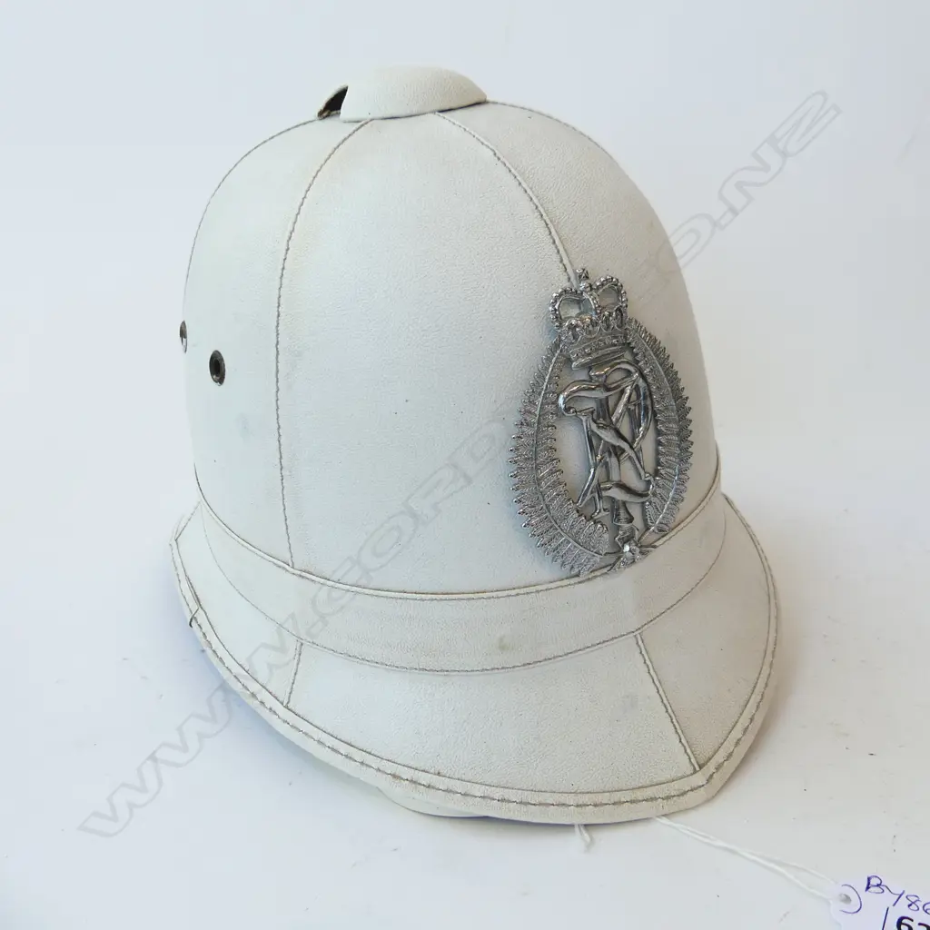 NZ POLICE SARGENTS WHITE HELMET ISSUED UNTIL 1995 Image 1++