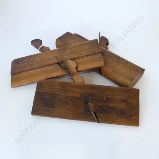 THREE ANTIQUE WOOD WORKING PLANES, L.250mm 