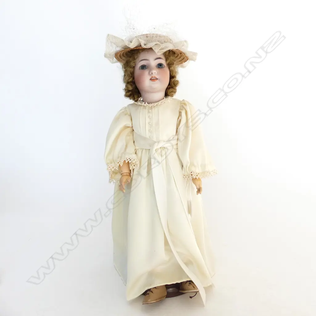 SIMON & HALBIG C1900 BISQUE DOLL DRESSED H.500mm with label 'valued years ago at $3000' Image 1++