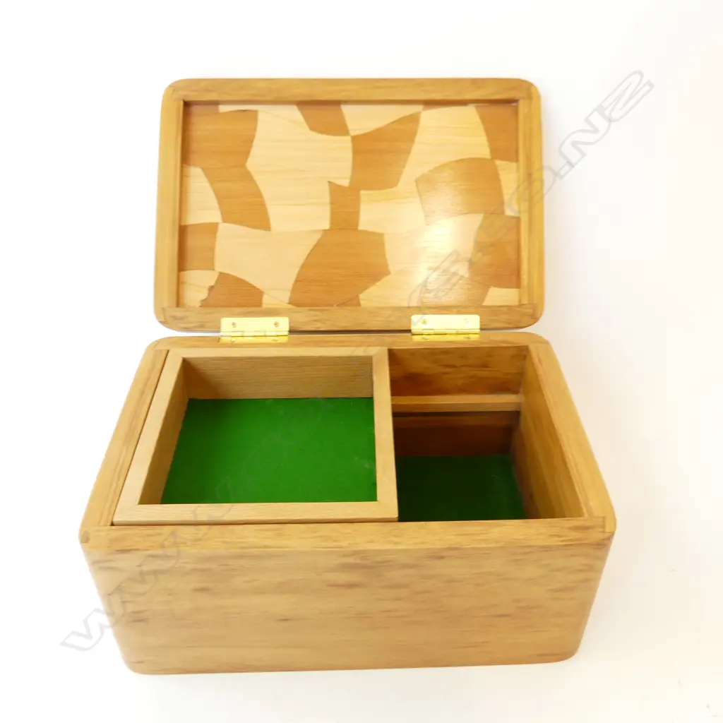 LINED WOODEN BOX 290x195x145mm Image 1++