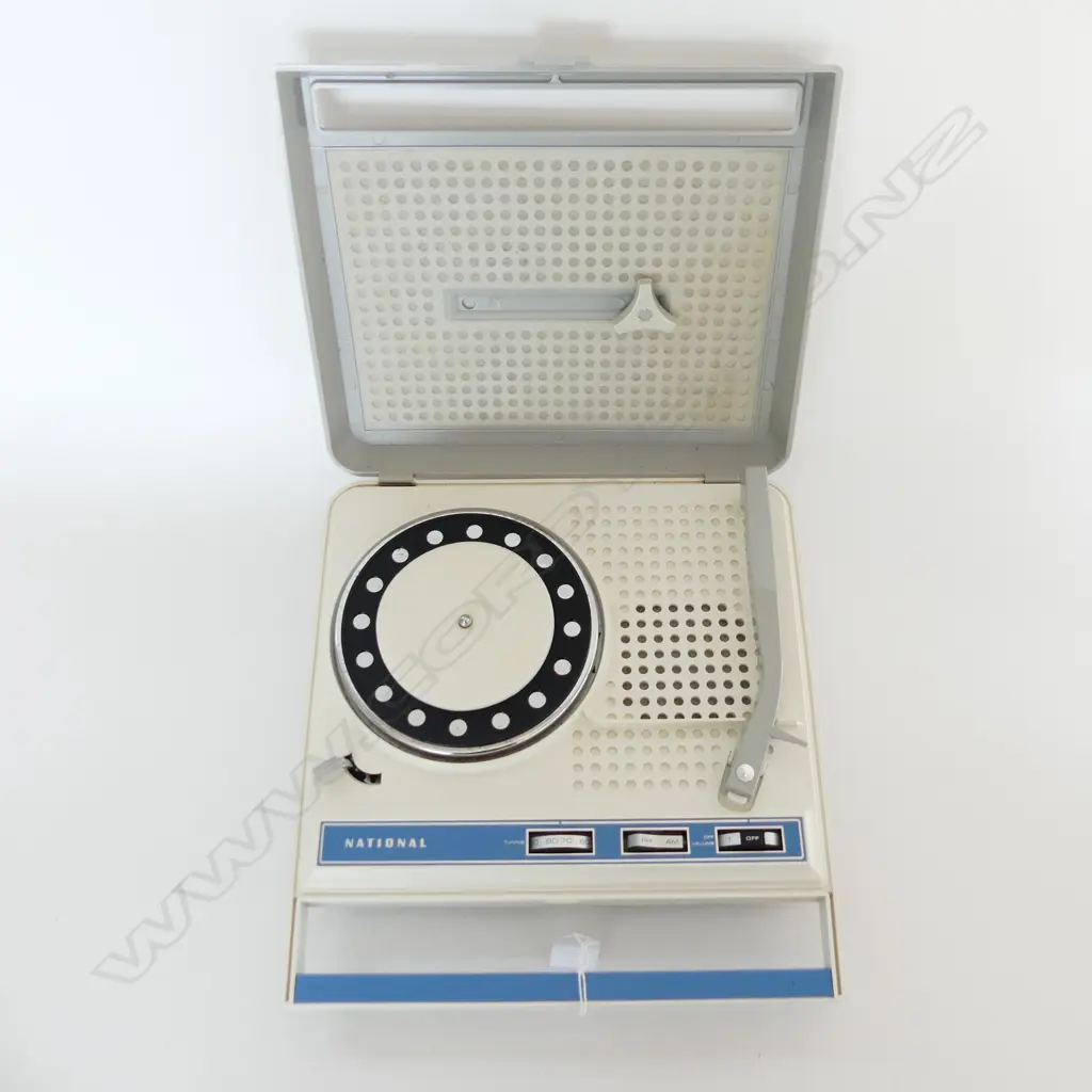 NATIONAL PORTABLE RADIO PHONOGRAPH IN ORIGINAL BOX WITH INSTRUCTIONS ETC L.320mm Image 1++