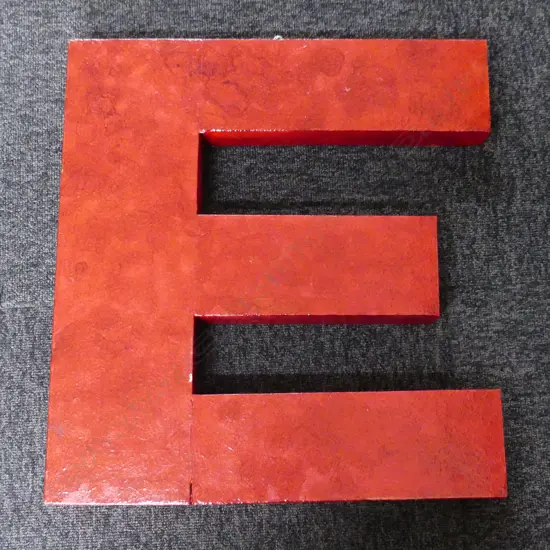 RED PAINTED METAL LETTER 'E' H.510mm