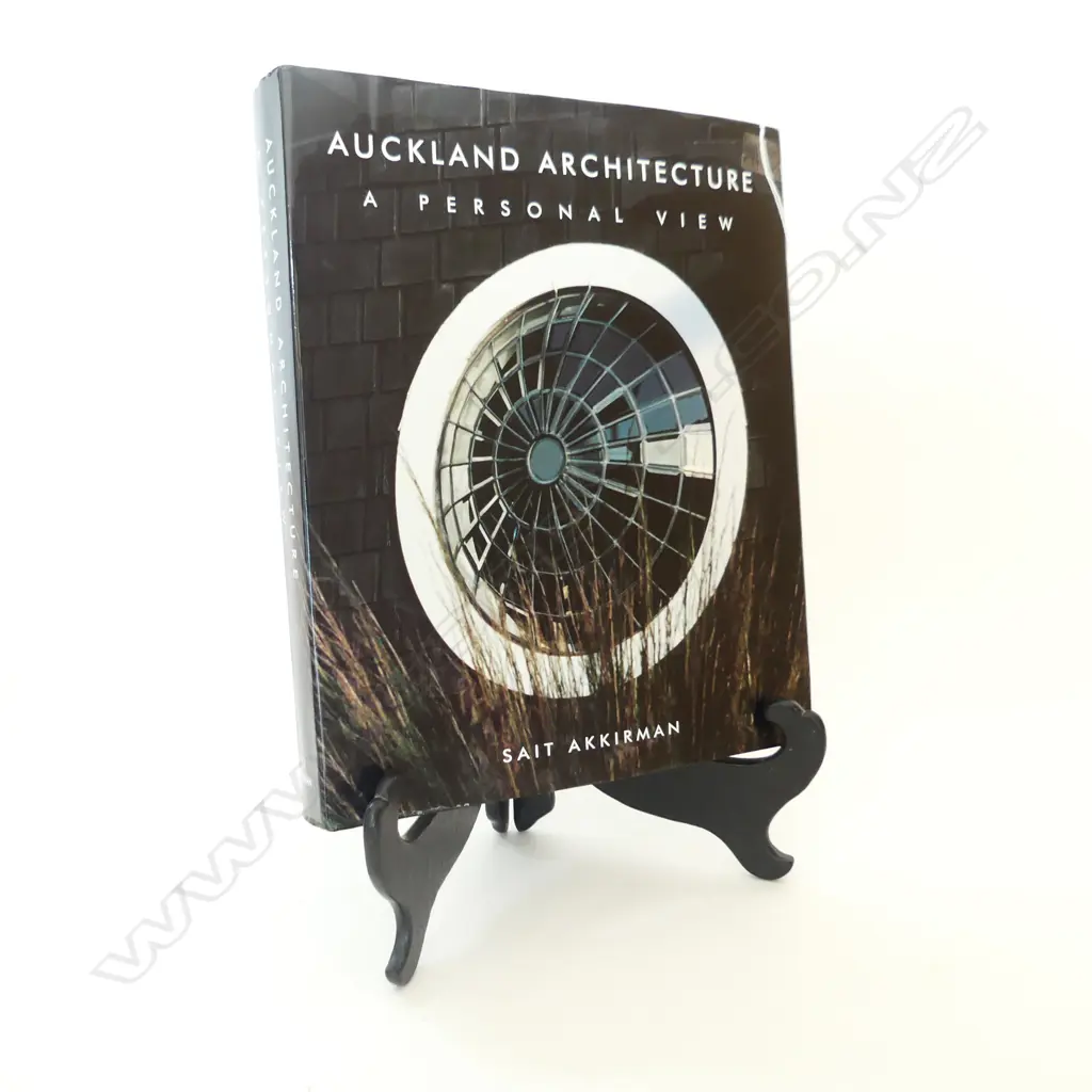 BOOK; AUCKLAND ARCHITECTURE: A PERSONAL VIEW, SAIT AKKIRMAN 1999 310x250mm  Image 1++
