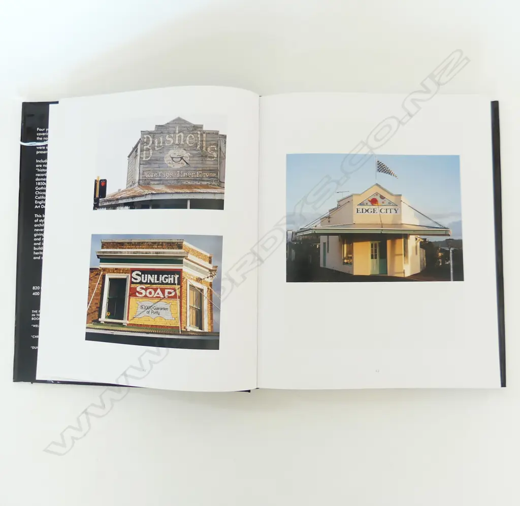 BOOK; AUCKLAND ARCHITECTURE: A PERSONAL VIEW, SAIT AKKIRMAN 1999 310x250mm  Image 1++