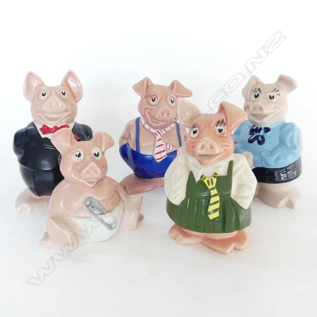 FAMILY OF 5 WADE PIGGY MONEY BOXES 170 TALLEST Image 1++