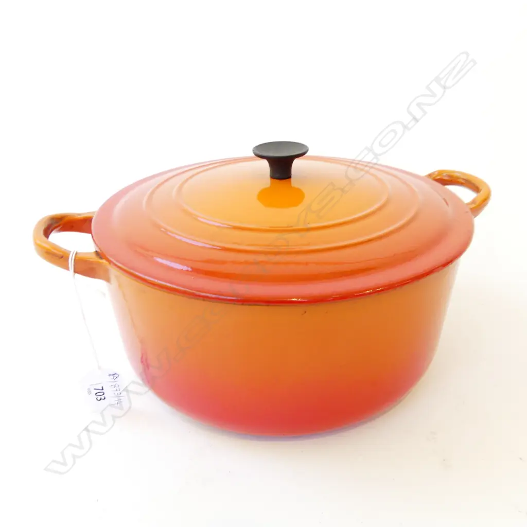 ORANGE LE CREUSET LIDDED CASSEROLE 225mm dia Image 1++