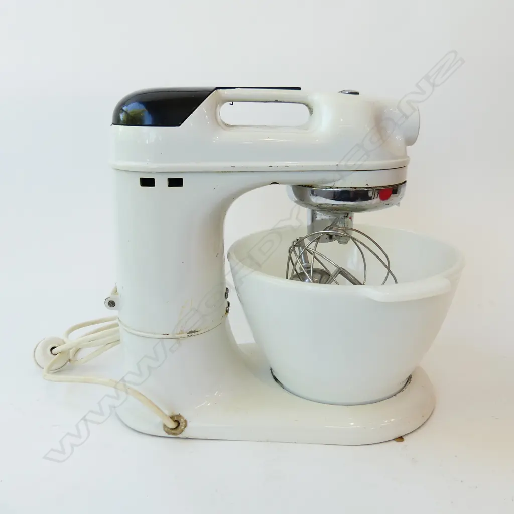 VINTAGE KENWOOD 'CHEF' MIXER w mincer & other boxed accessory click to see extra photos below Image 1++