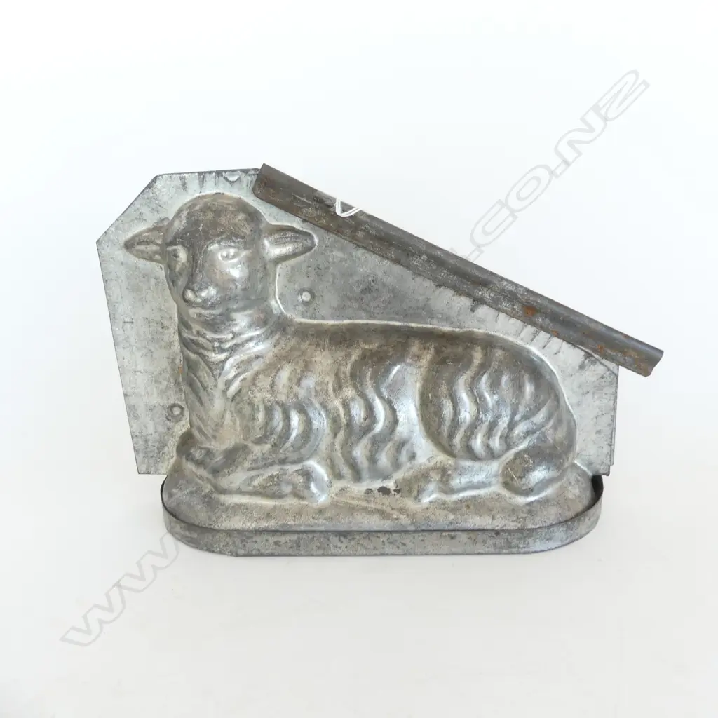 TIN CHOCOLATE MOULD IN SHAPE OF LAMB, FRENCH? Image 1++