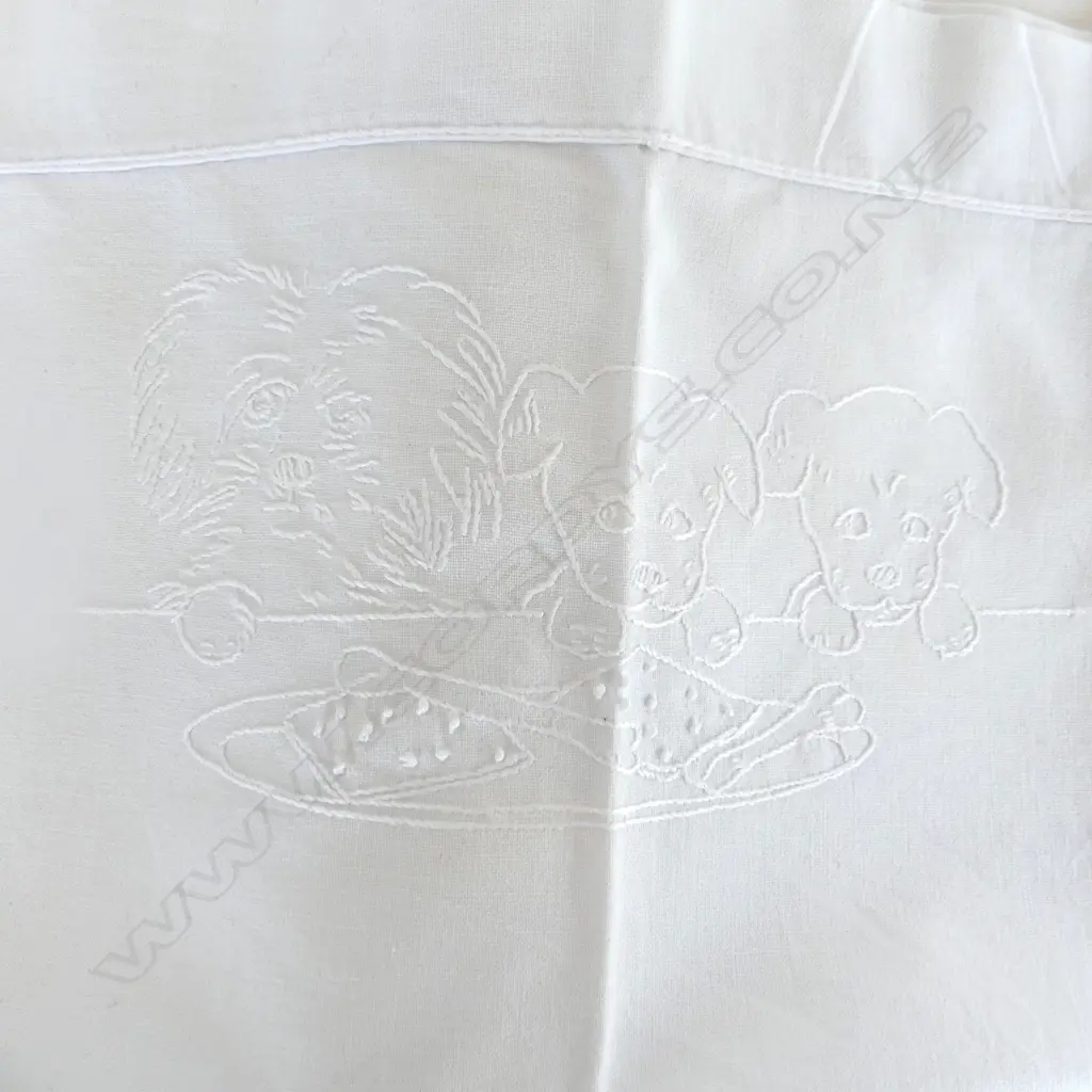 4 VINTAGE DAMASK TABLECLOTHS + CARVING/HAM CLOTHE/BAG embroidered w a dog Image 1++