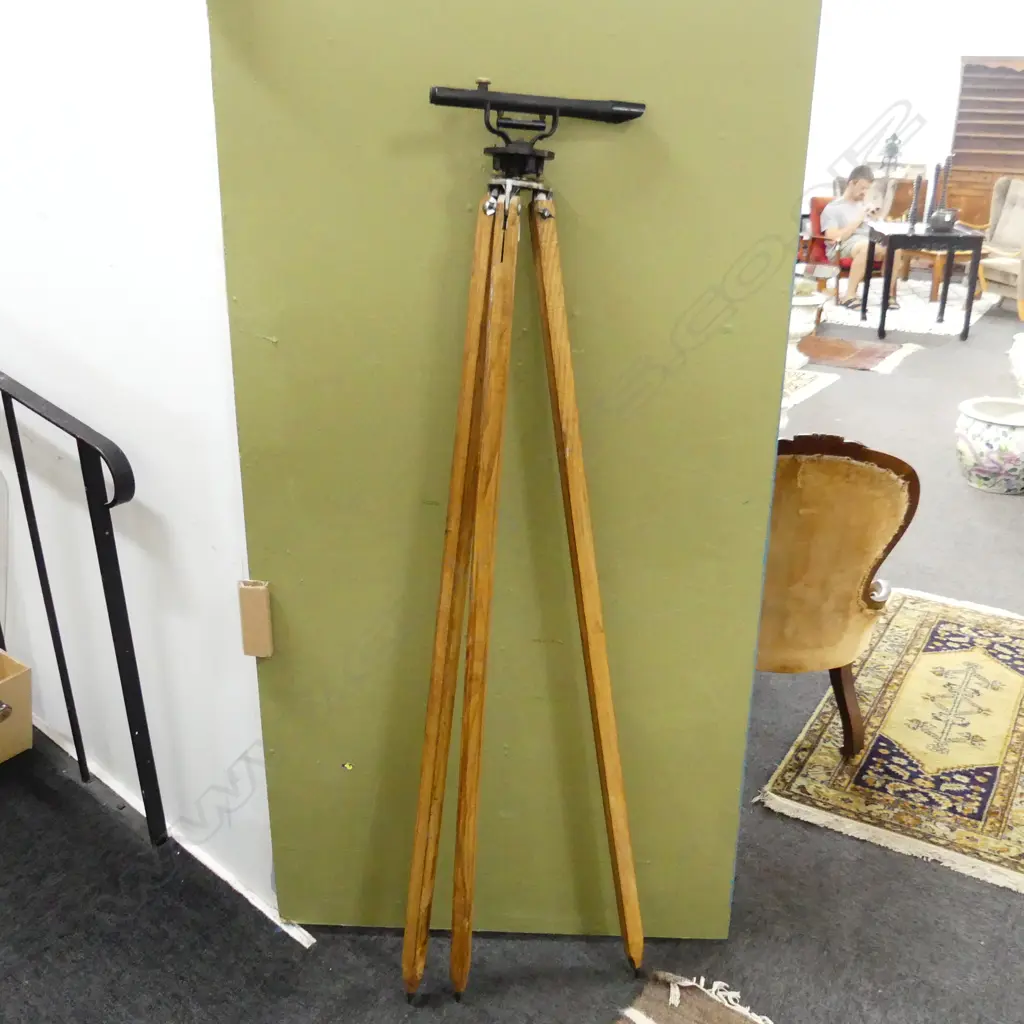  VINTAGE SURVEYORS LEVEL, ON TRIPOD STAND Image 1++