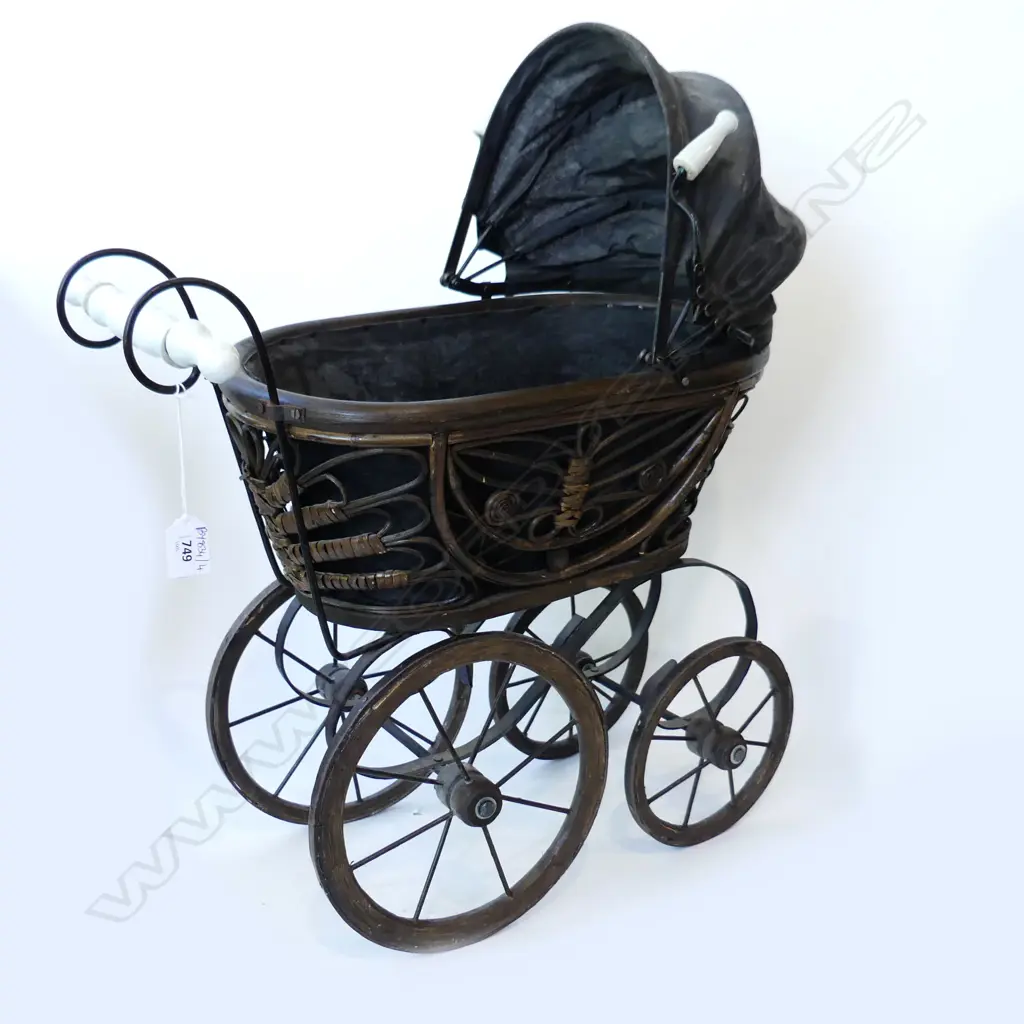 ANTIQUE DOLLS PRAM H.580mm Image 1++