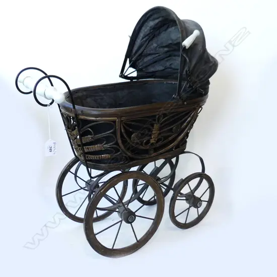 ANTIQUE DOLLS PRAM H.580mm