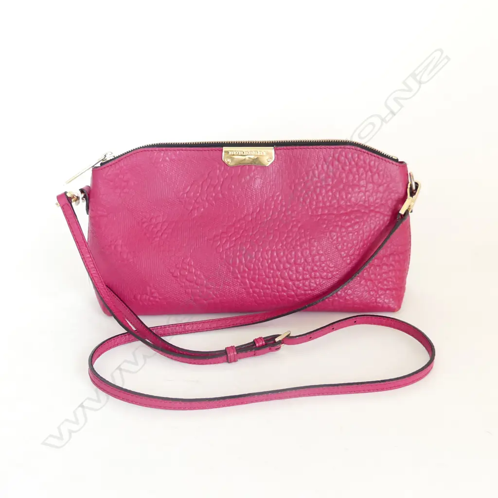 PINK BURBERRY HAND BAG - APPEARS GENUINE, NO PAPERS, SOME LIGHT WEAR W.340mm Image 1++