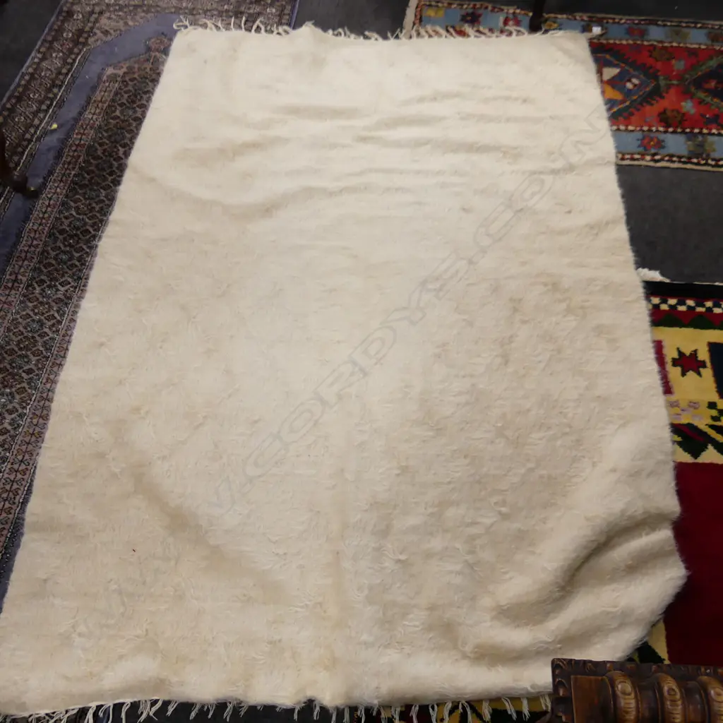LG VINTAGE BERBER RUG; PALE MOHAIR ON COTTON 1900x1300mm Image 1++