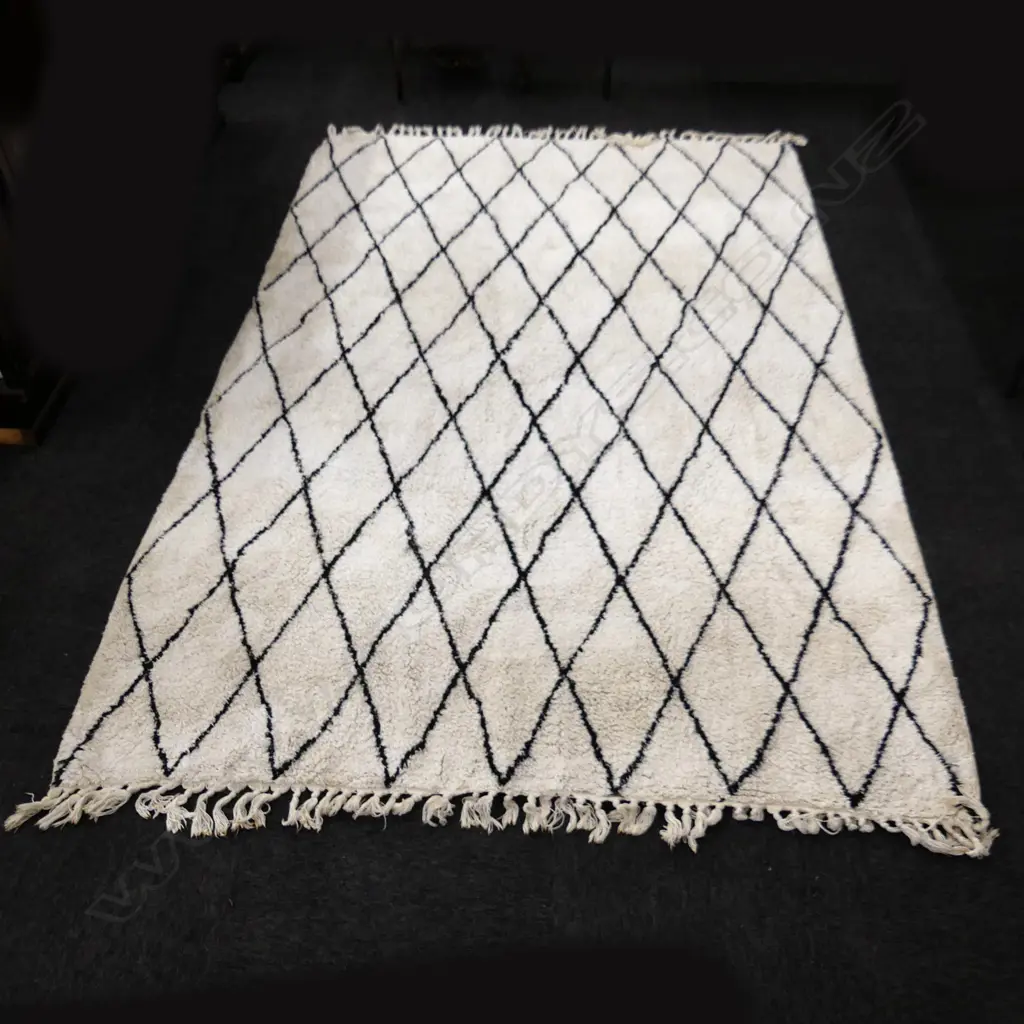 LG MACHINED BERBER RUG 2500x1620mm Image 1++