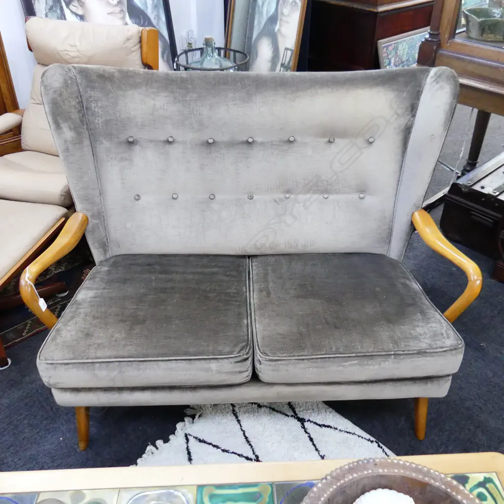RETRO SOFA IN VELVET UPHOLSTERY 1270x700x980mm Image 1++