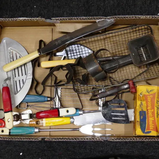 BOX LOT ASST. VINTAGE KITCHEN TOOLS