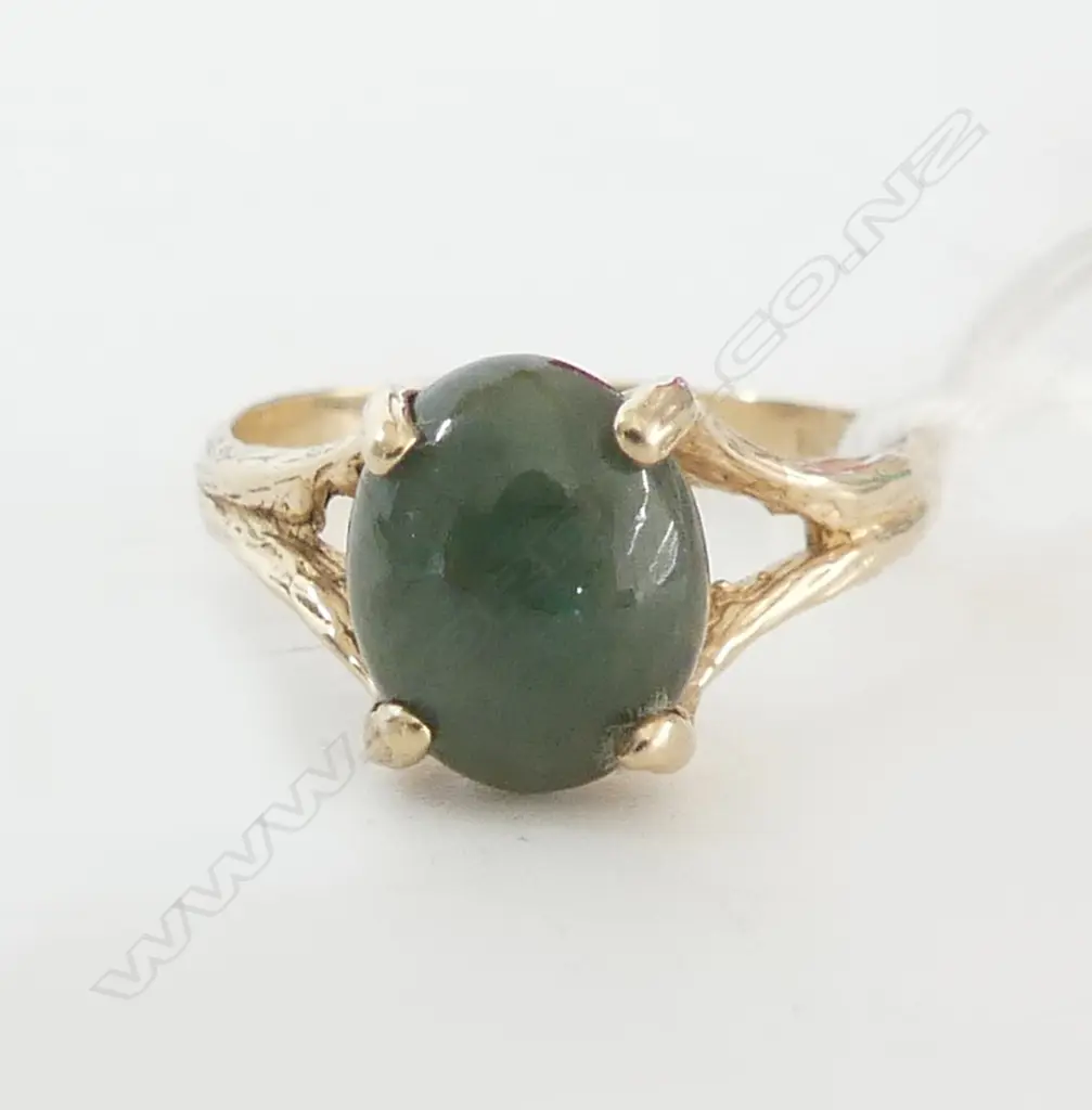VINTAGE 9ct GOLD & NEPHRITE CABACHON RING 2.58gms Image 1++