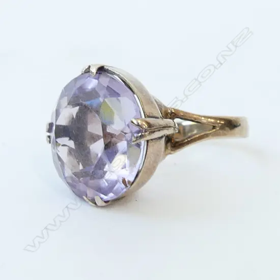 9CT GOLD AMETHYST RING  SIZE L