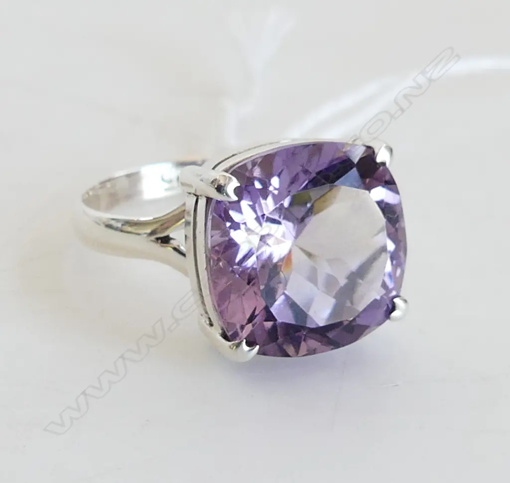 925 SILVER & LG AMETHYST DRESS RING SIZE P Image 1++