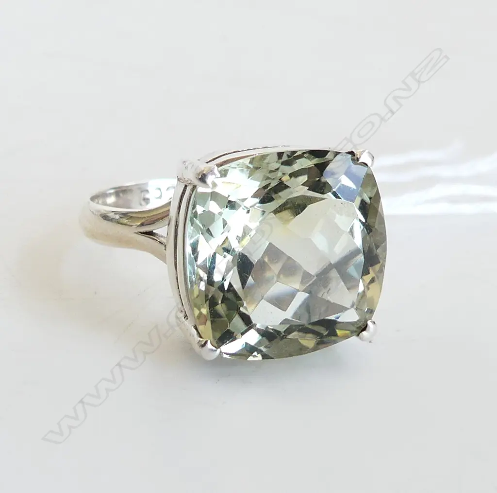 925 SILVER & LG GREEN AMETHYST DRESS RING SIZE P 1/2 Image 1++