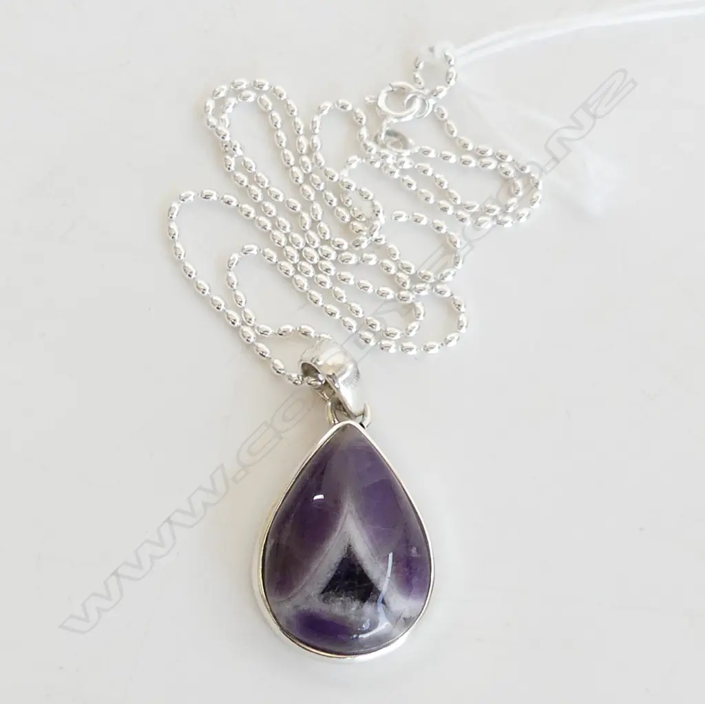 925 SILVER SET CHEVRON AMETHYST PENDANT & CHAIN Image 1++