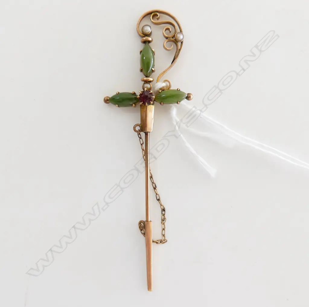 9ct GOLD & GREENSTONE SWORD BROOCH w seed pearls & garnet 3.97gms Image 1++