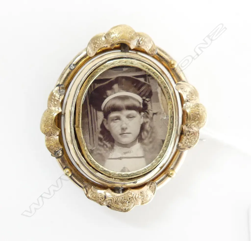 VICTORIAN PINCHBECK DOUBLE SIDED SWIVEL CAMEO BROOCH 50x40mm  Image 1++