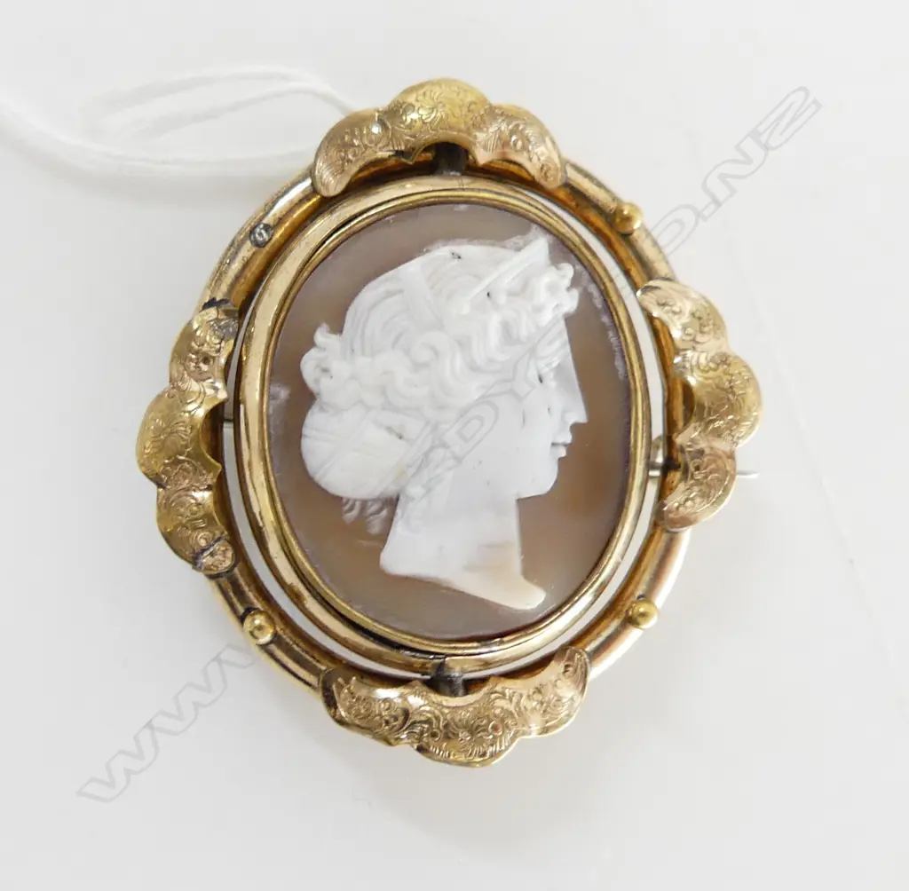 VICTORIAN PINCHBECK DOUBLE SIDED SWIVEL CAMEO BROOCH 50x40mm  Image 1++