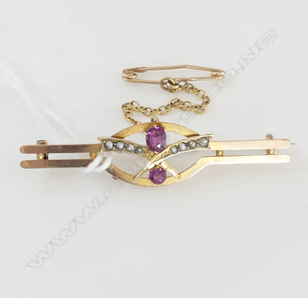 EDW 9CT GOLD BROOCH set w almadine garnets & seed pearls 2.6gms Image 1++