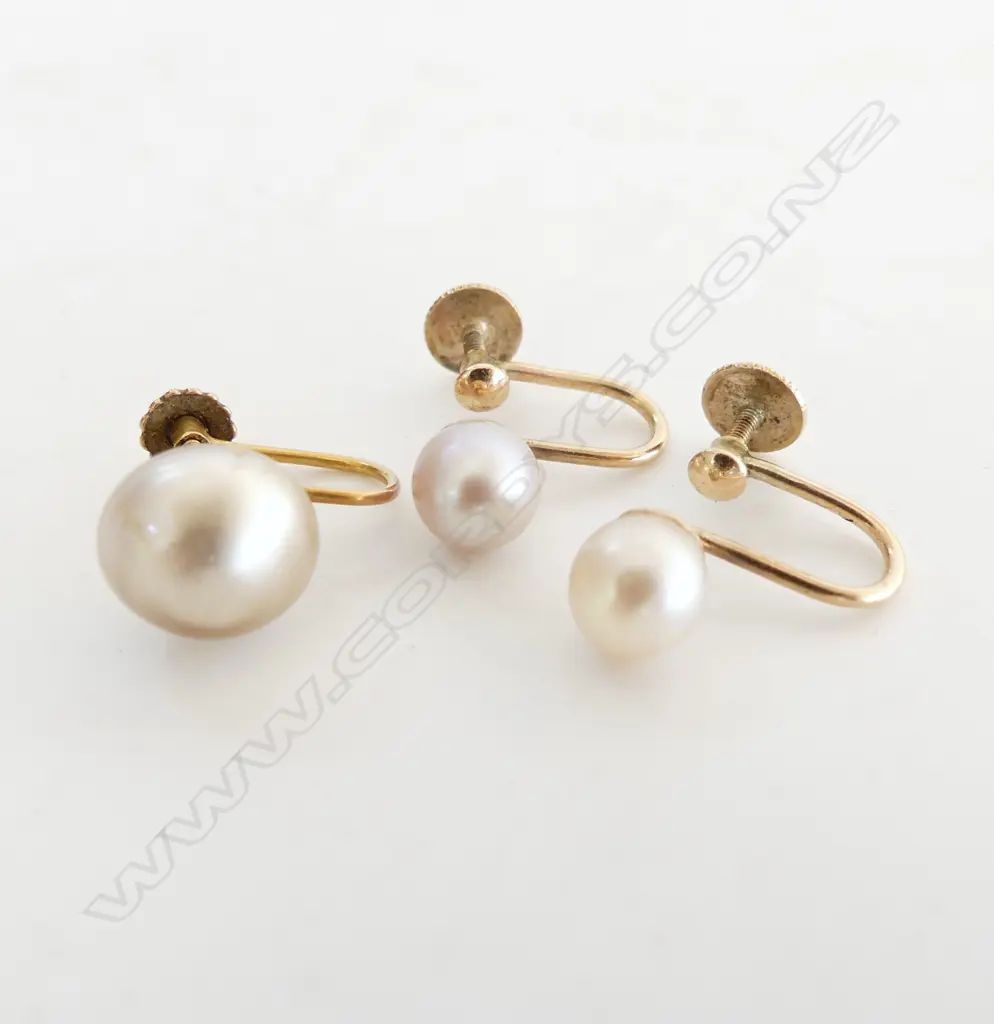 PR 9CT GOLD & PEARL EARRING + 1 OTHER (3) screw on fittings Image 1++