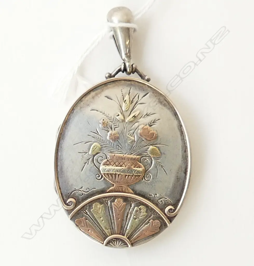 VICTORIAN SILVER LARGE LOCKET with GOLD APPLIED HIGHLIGHTS interior glass broken  Image 1++