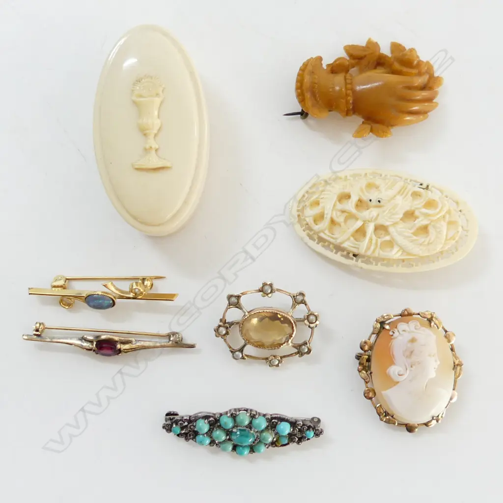 9ct GOLD EDWARDIAN BROOCH + 6 OTHER OLD BROOCHES: bakelite gloved hand + silver marcasite turquoise +cameo+ ivory dragon Image 1++