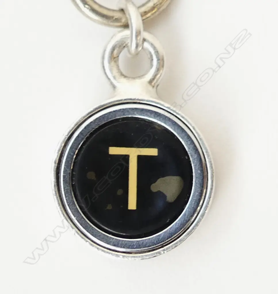 STG SILVER CHAIN w. 3d COIN / TYPEWRITER 'T' KEY PENDANT 30gm Image 1++