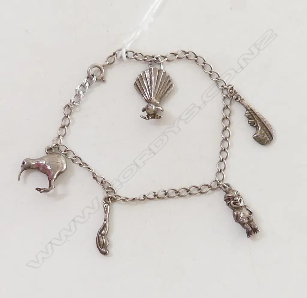 J RUSSELL MURPHY NZ JEWELLER SILVER 5 CHARM BRACELET fantail + kiwi + Maori hand clubs etc Image 1++