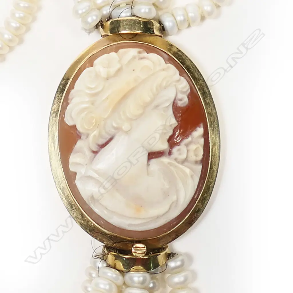 A heavy18ct yellow gold and cameo clasped six strand pearl necklace, Image 1++