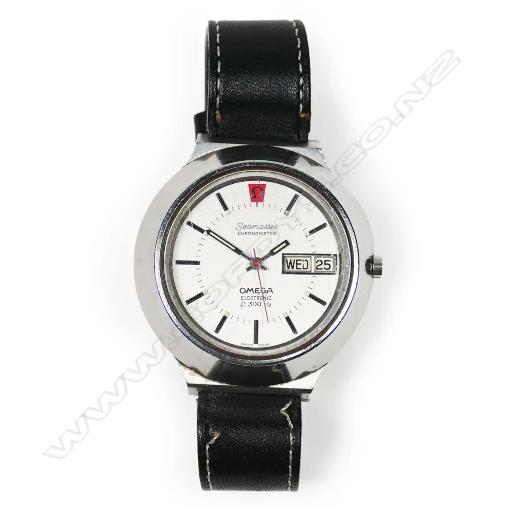 An Omega Seamaster Electronic f300Hz wristwatch 41mm stainless steel case, silver dial with baton indicators, centre seconds, day/date. Works. Leather strap Image 1++
