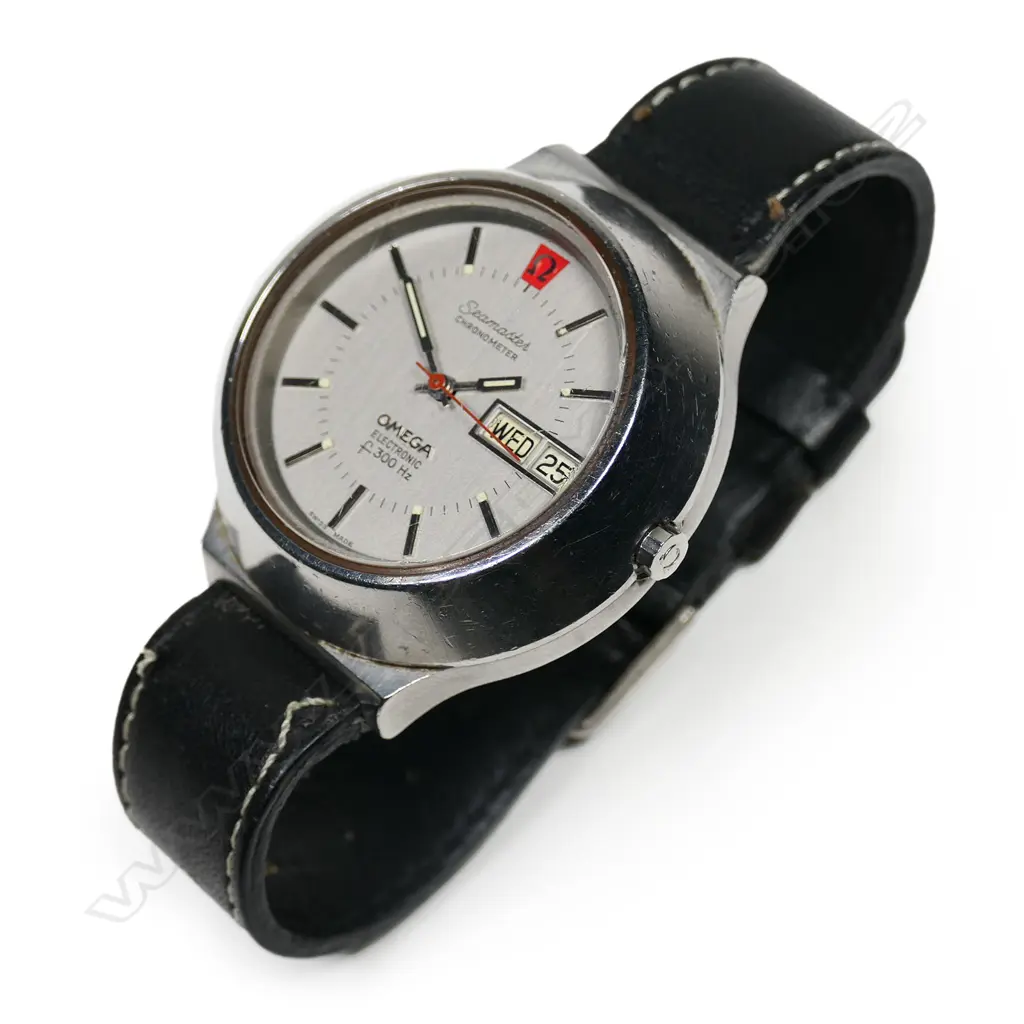 An Omega Seamaster Electronic f300Hz wristwatch 41mm stainless steel case, silver dial with baton indicators, centre seconds, day/date. Works. Leather strap Image 1++