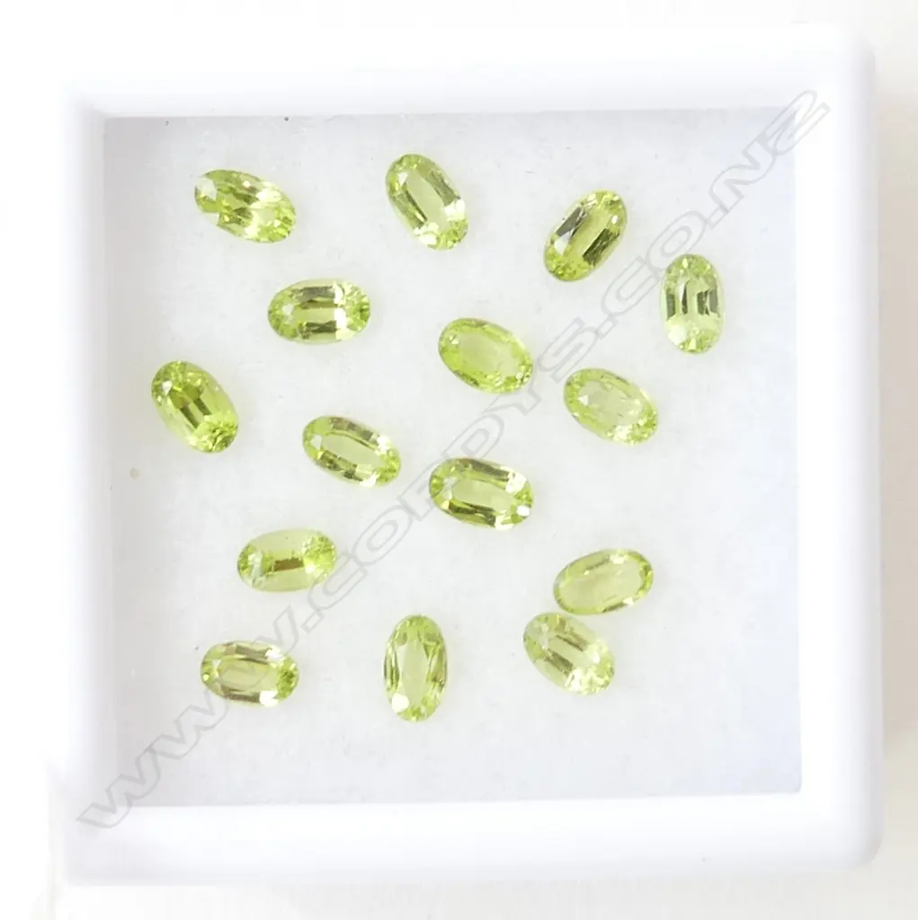 PERIDOT OVAL 5X3 MM 15 = 4.36CT Image 1++