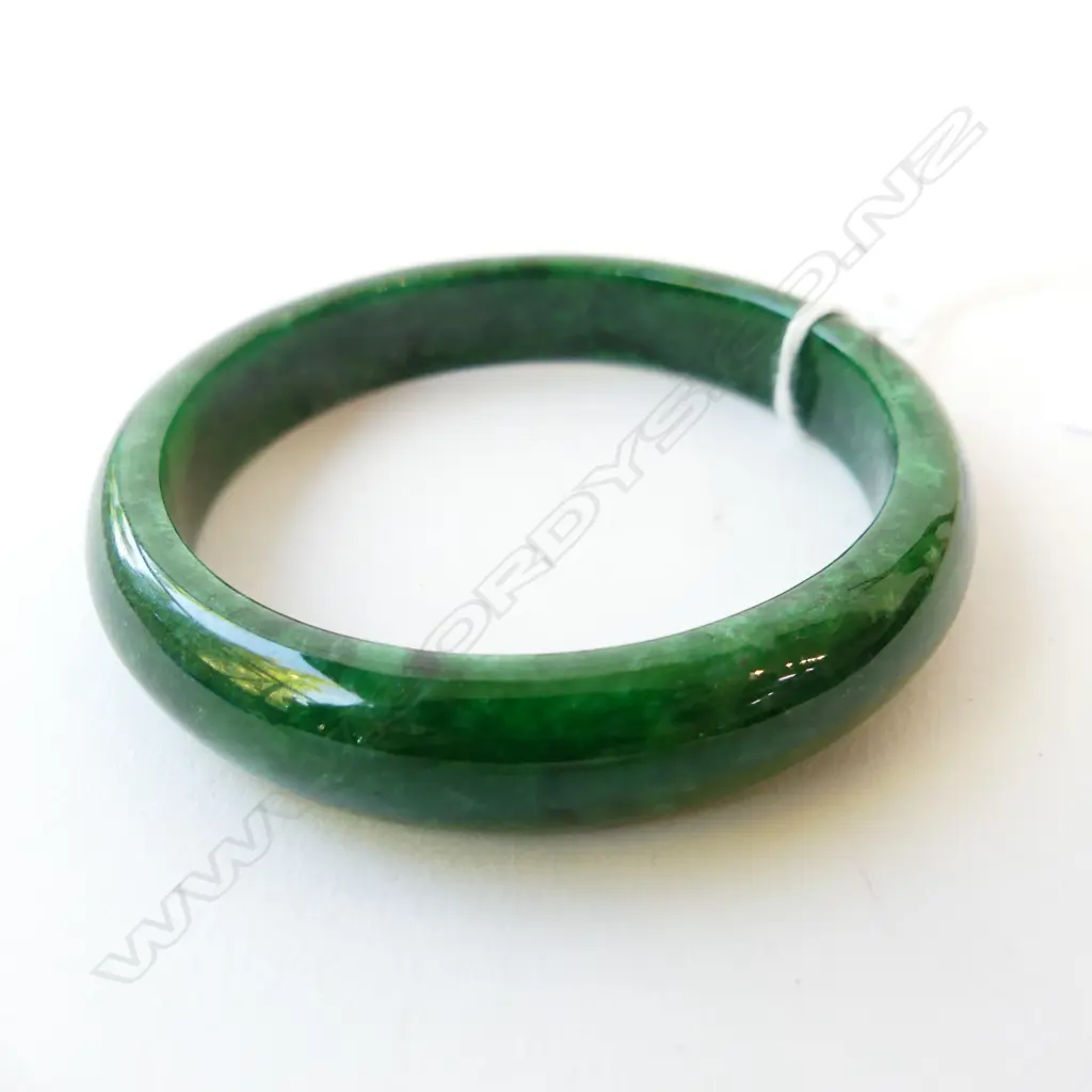NZ JADE BRACELET ? 52mm int. dia. Image 1++